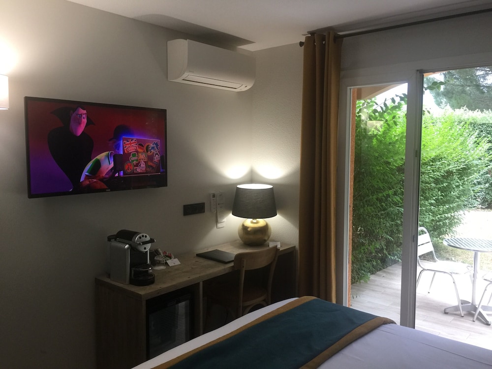 Classic Room, 1 King Bed, Non Smoking - Photo 9