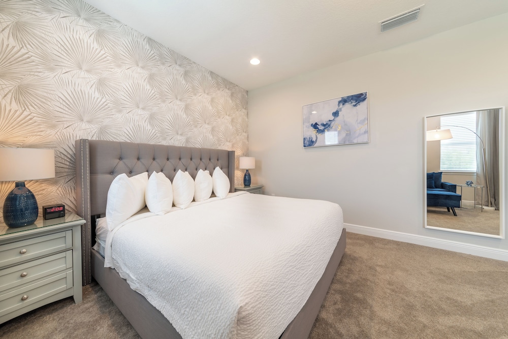 Luxury House, 4 Bedrooms, Private Pool (Eastside)