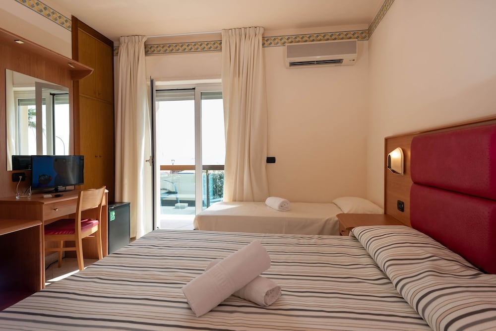Classic Triple Room, Multiple Beds, Non Smoking photo 1