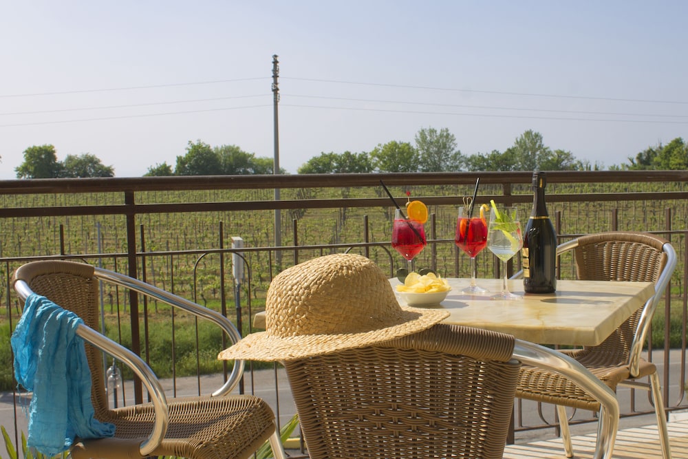 Triple Room, Balcony, Partial Lake View photo 3