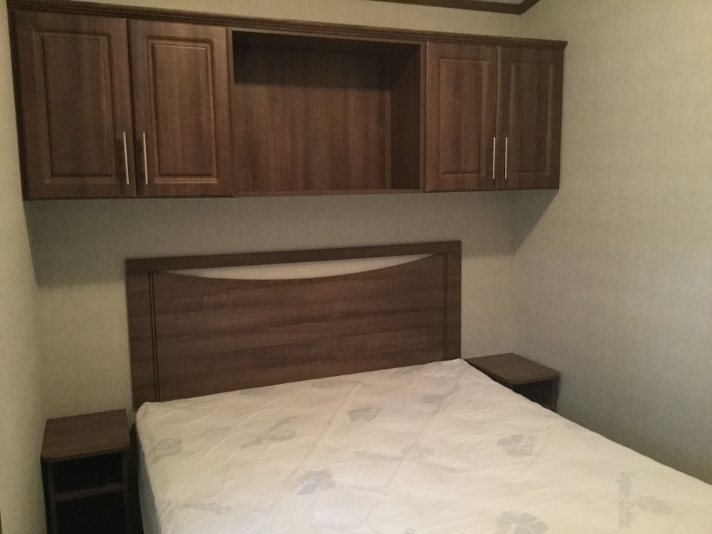 Two Bedroom Cottage (No Linens) photo 1
