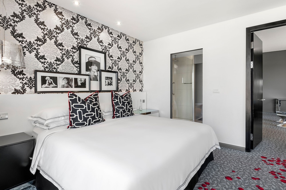 Junior Suite, 1 King Bed photo 3