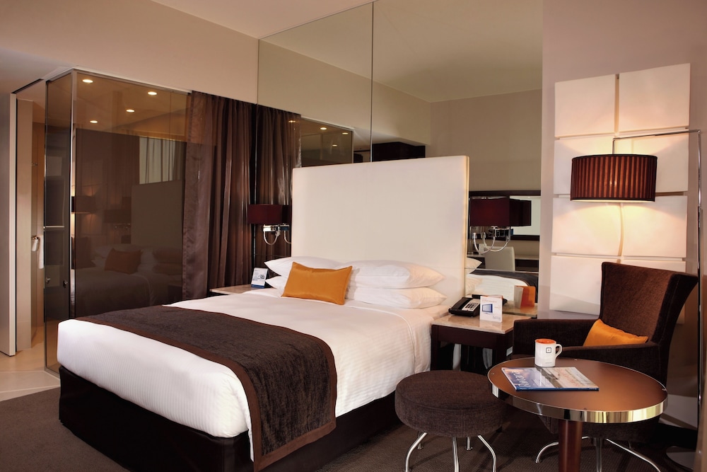 Room, 1 Queen Bed (High Floor Centro)