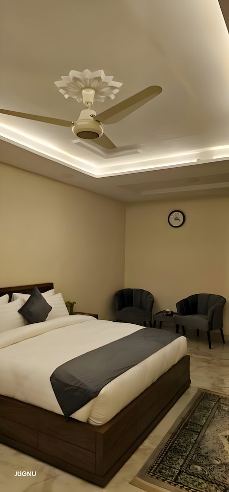 Deluxe Room - Photo 6
