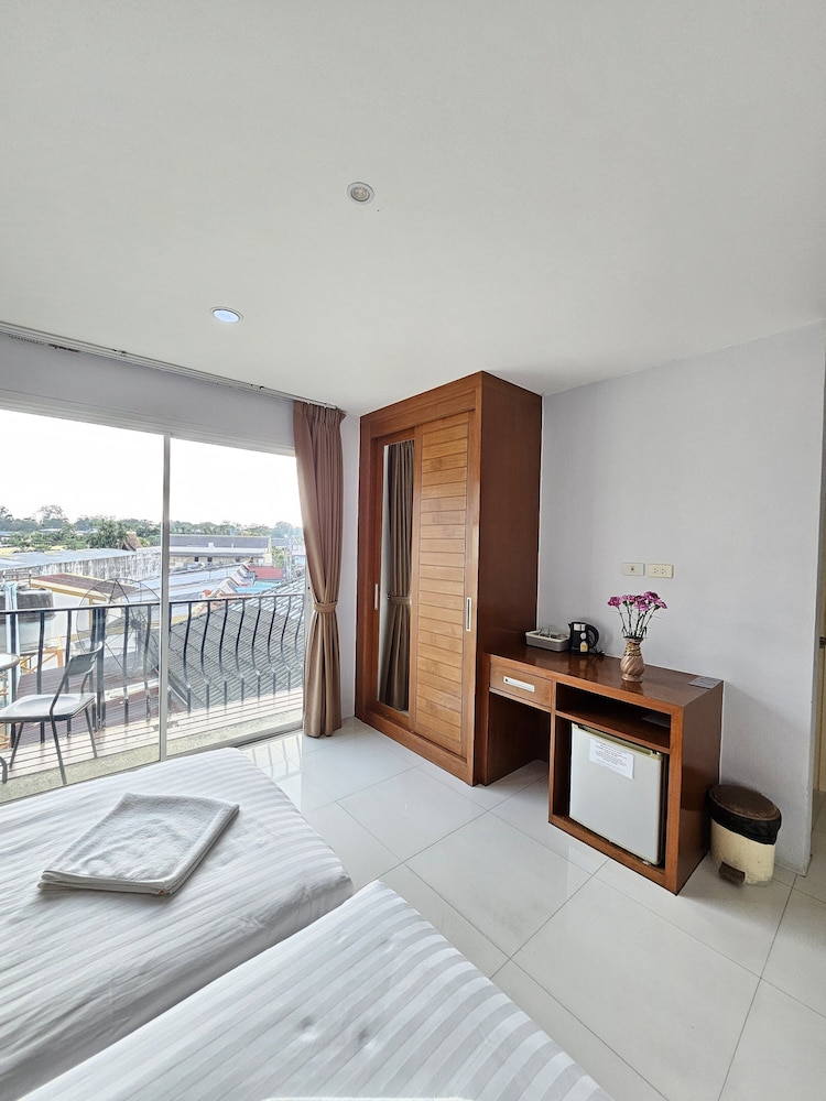 Standard Twin Room - Photo 4