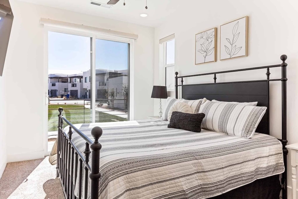 Condo, 3 Bedrooms