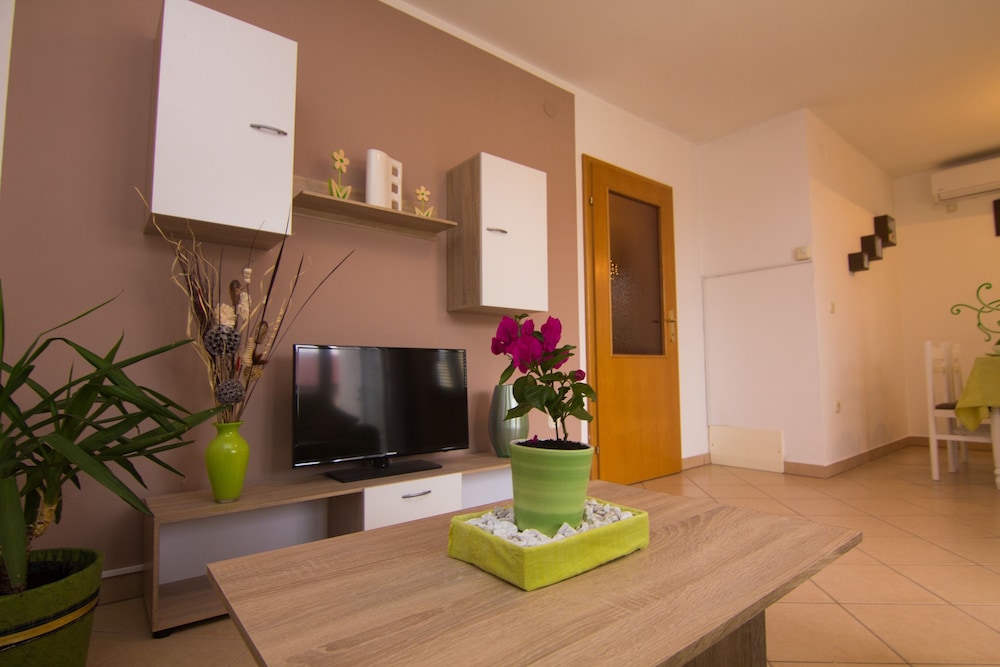 Apartment, 2 Bedrooms, 2 Bathrooms (1)