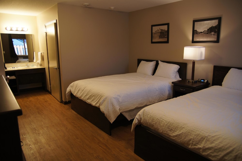 Room, 2 Queen Beds photo 1