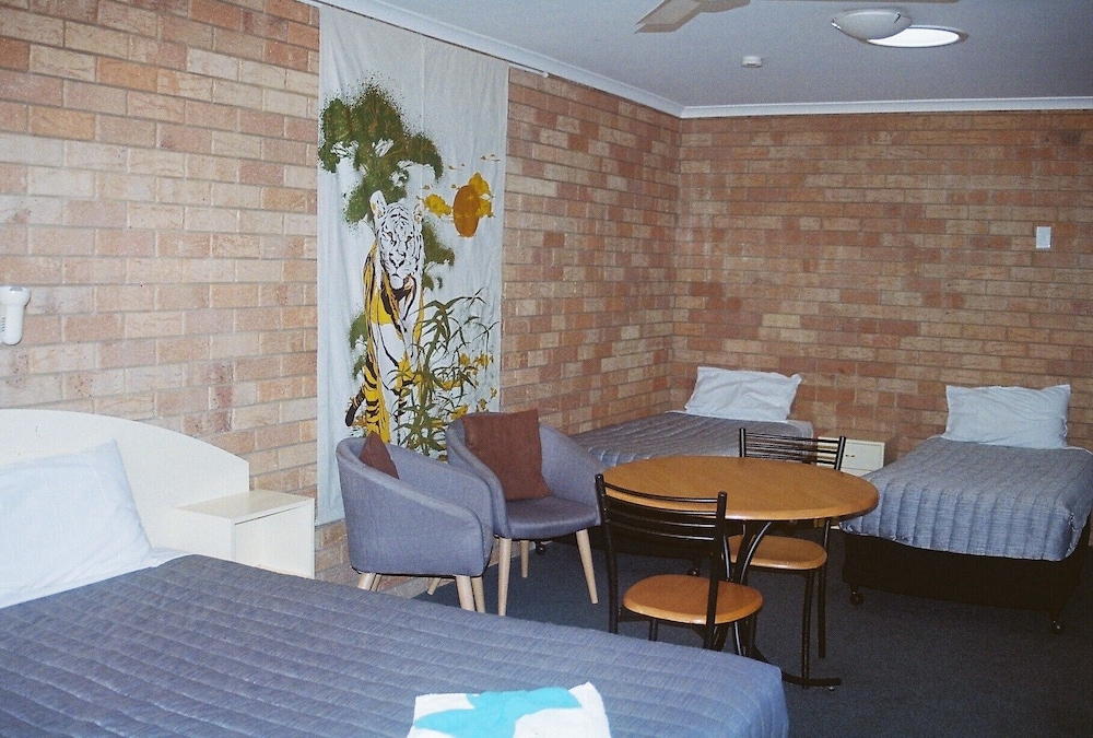 Family Room, Non Smoking (3 Bed Family Room) photo 2