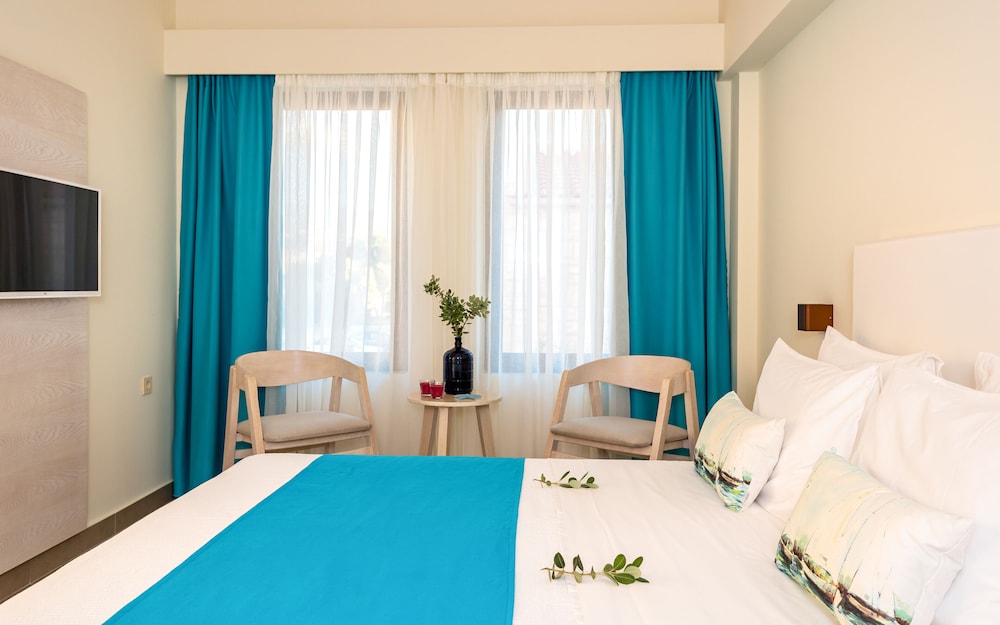 Standard Double or Twin Room - Photo 2