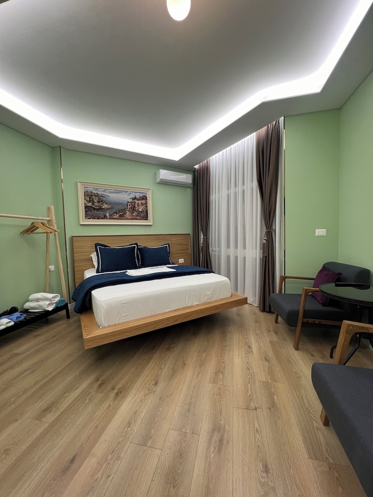 Elite Double Room, 1 King Bed, City View