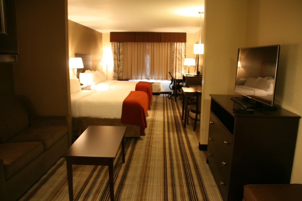 Suite, 2 Queen Beds (Living Area) photo 2