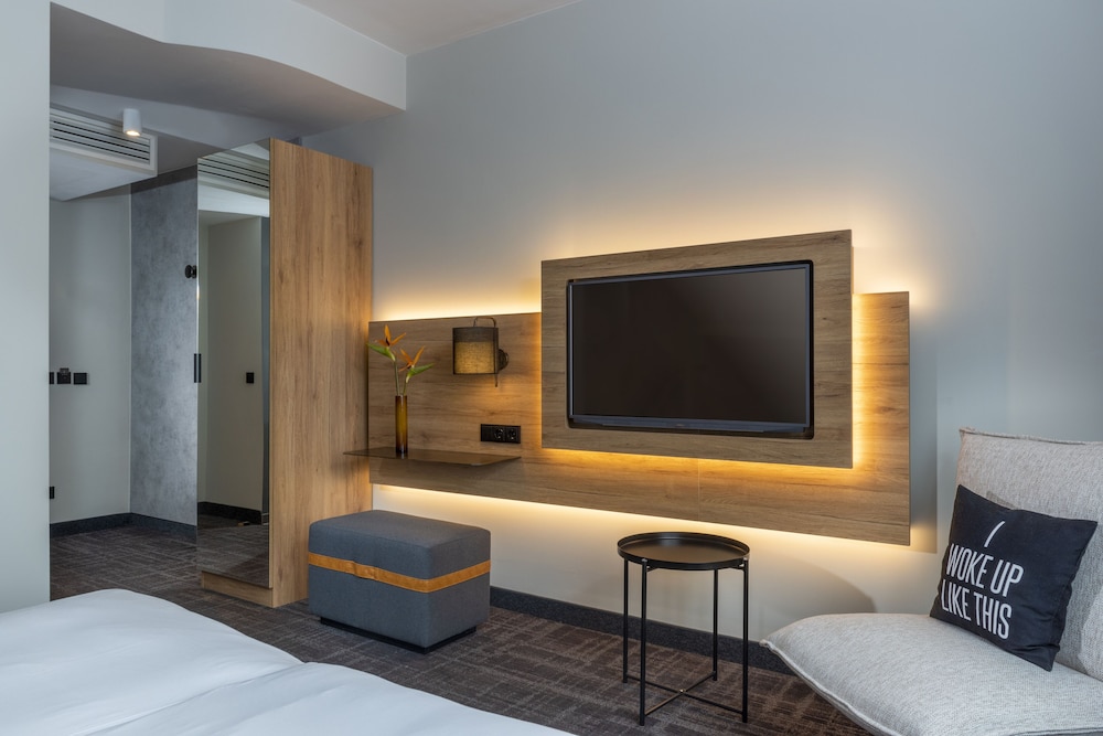 Standard Room, 1 Queen Bed