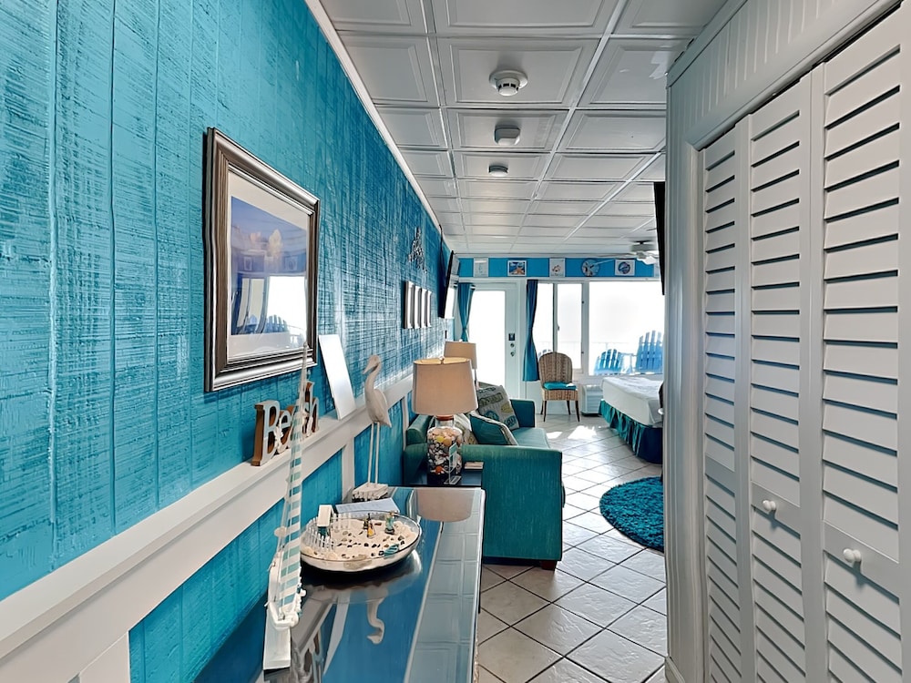Studio Suite, 1 King Bed with Sofa bed, Balcony, Ocean View (#316 - No Pets) photo 2