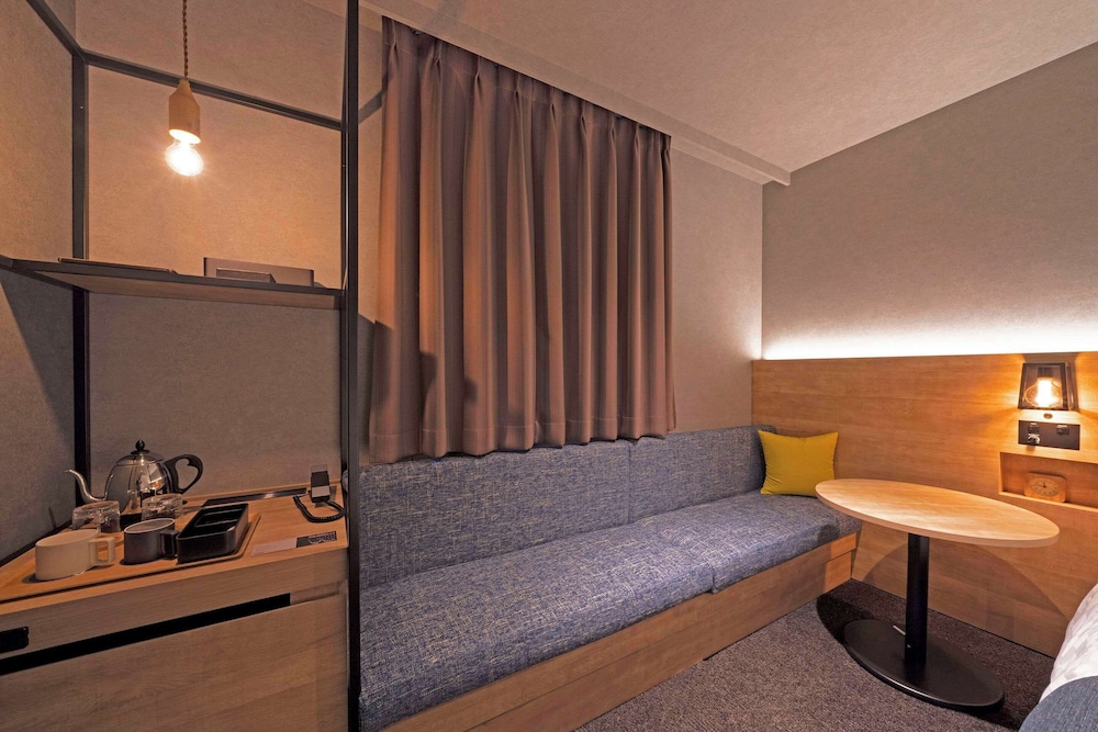 Standard Queen Room, Non-Smoking - Photo 4