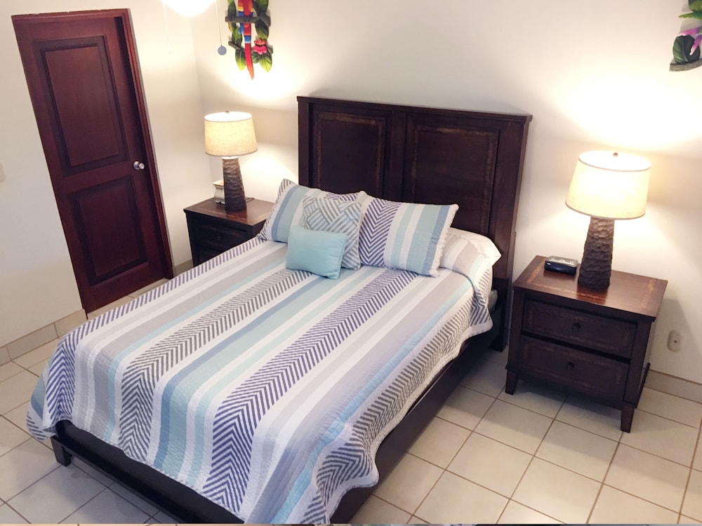 Luxury Condo, 2 Bedrooms, Pool Access, Pool View photo 2