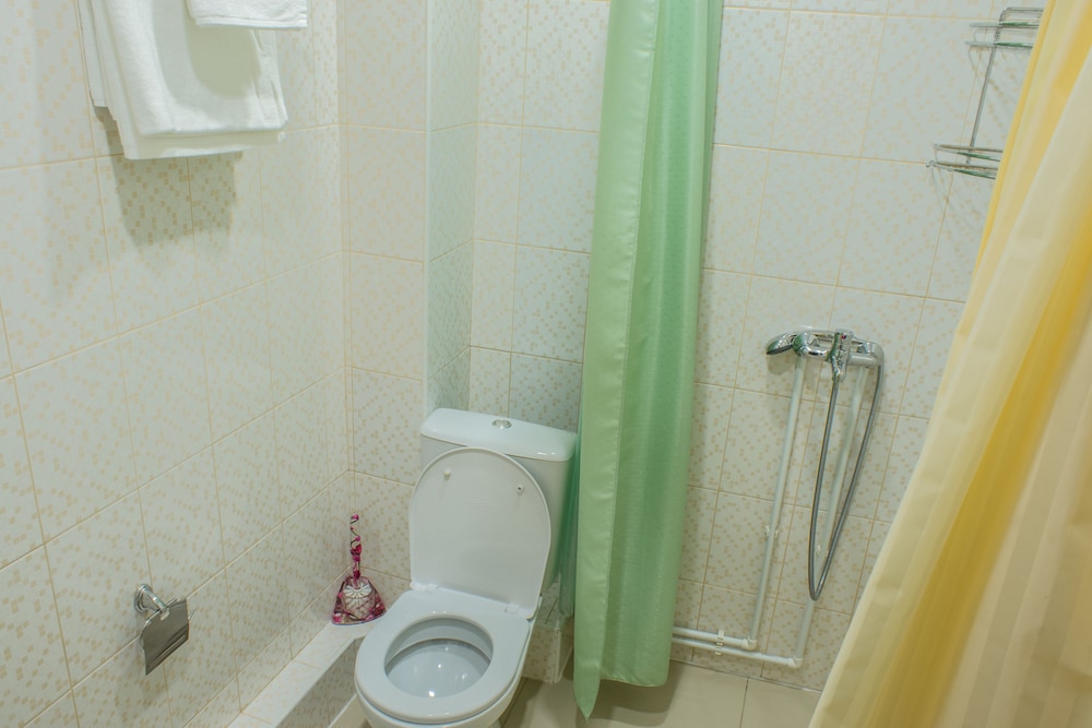 Economy Triple Room photo 3