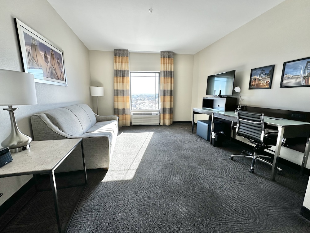 Suite, 1 King Bed with Sofa bed (City View) - Photo 6