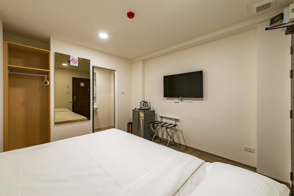 Standard Room, 1 Double Bed, No Windows photo 3