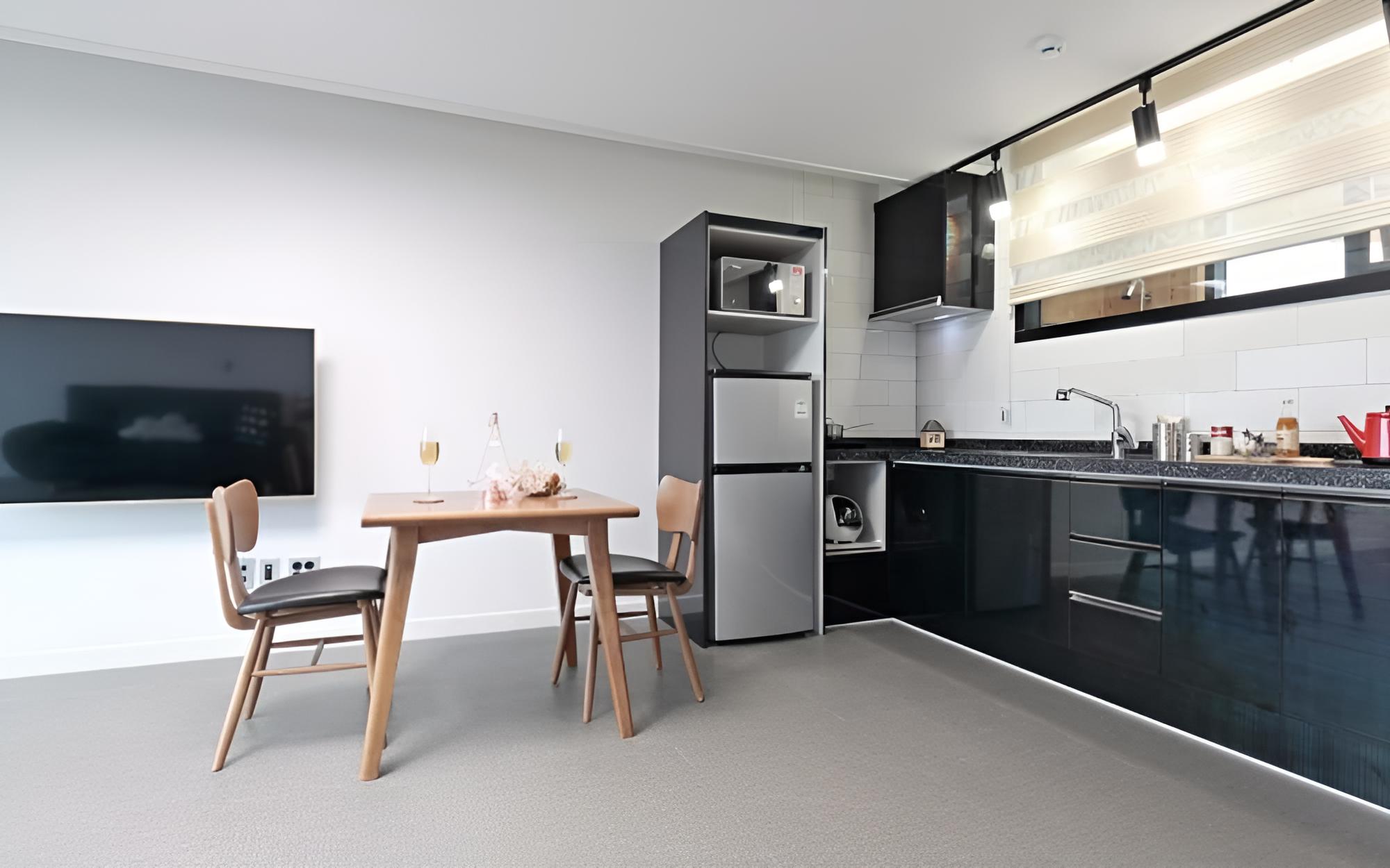 Room (Room 101 (Double Layer Spa)) - Photo 5