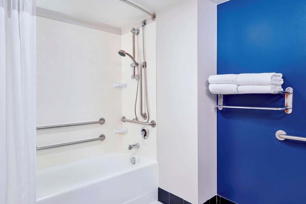Room, 1 King Bed, (Skyline View) - Photo 6