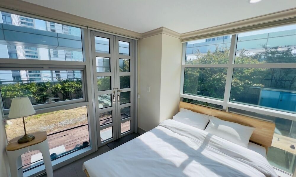 Executive Suite - Photo 16