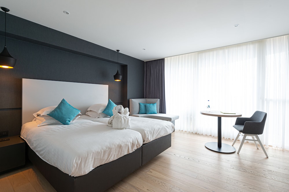 Comfort Twin Room, 2 Twin Beds, Sea View - Photo 3