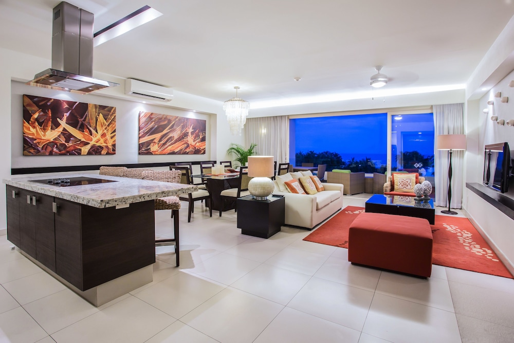 Three-Bedroom Suite 2 King with 2 Double beds - Photo 5