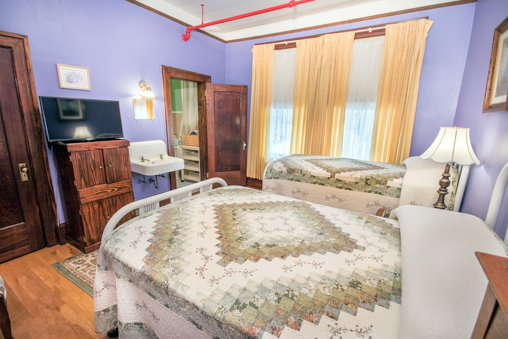 Basic Family Room, (Family Two Bedroom Suite) photo 2
