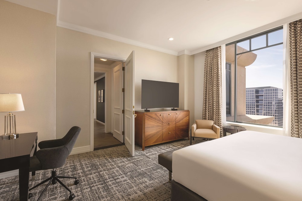 Suite, 1 Bedroom, Accessible (Mobility, Roll-In Shower)