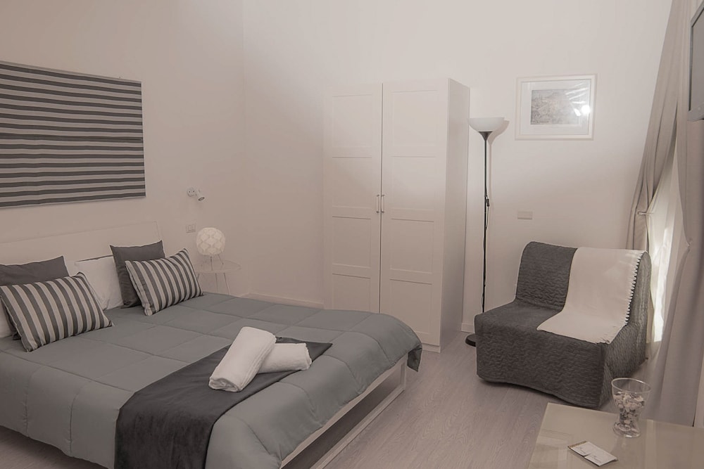 Standard Double Room - Photo 3