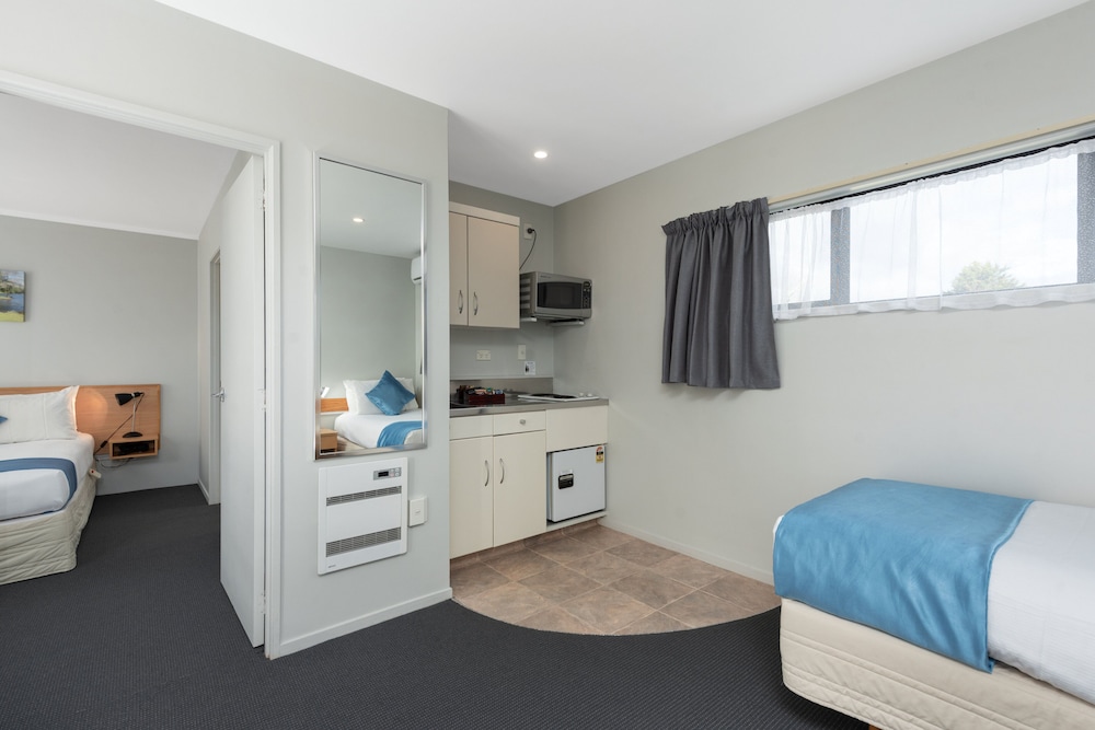 17. Deluxe One Bedroom (Accessible) photo 2