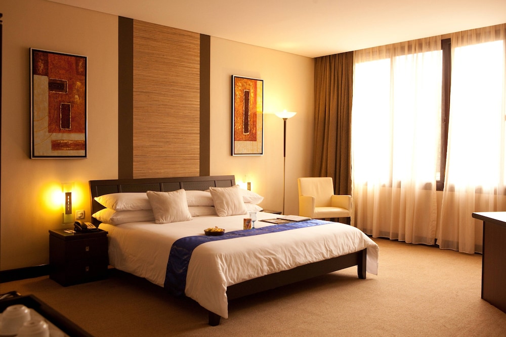 Room, 1 Queen Bed, Garden View (Balcony) photo 1
