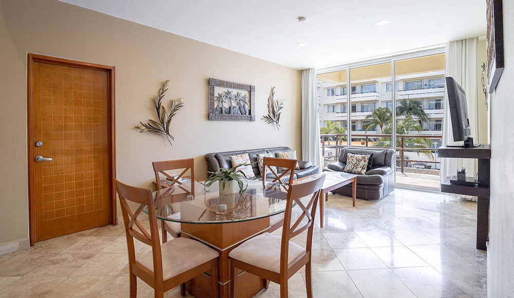 Suite, 2 Bedrooms, Beachfront - Photo 5