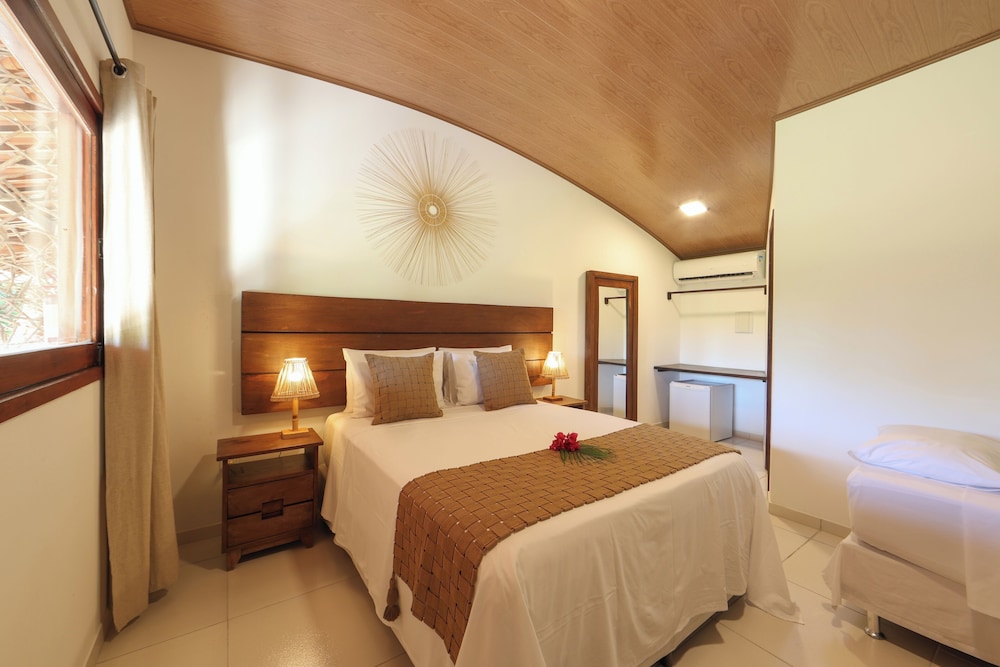 Room, Garden View