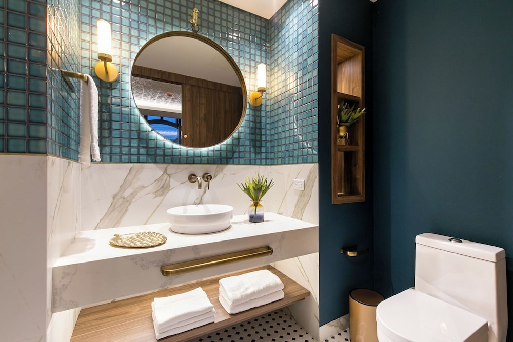 King Suite with Spa Bath - High Floor photo 2