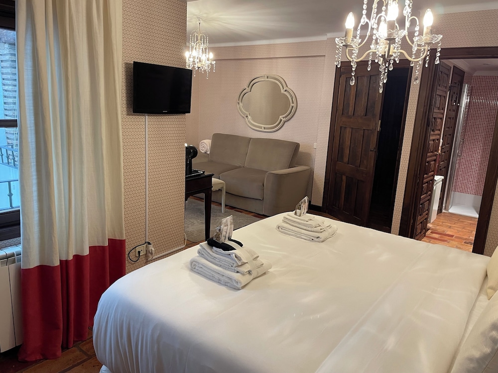 Manor Suite # 1 photo 2