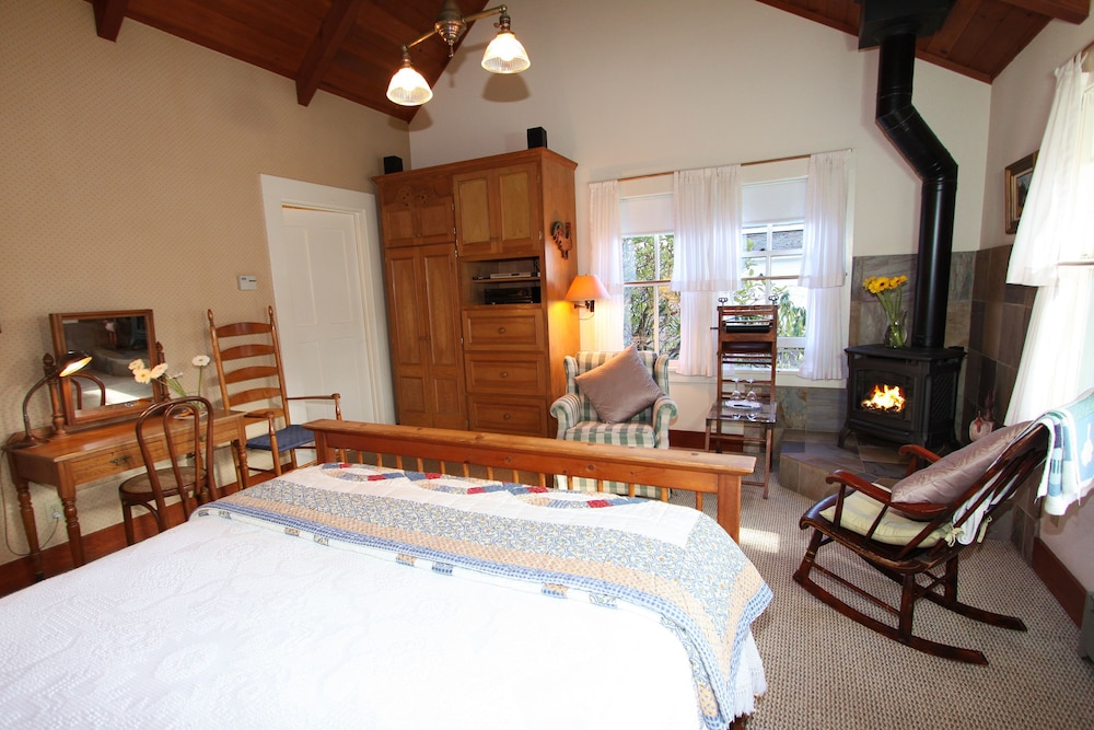 Comfort Double Room, 1 King Bed, Fireplace photo 2