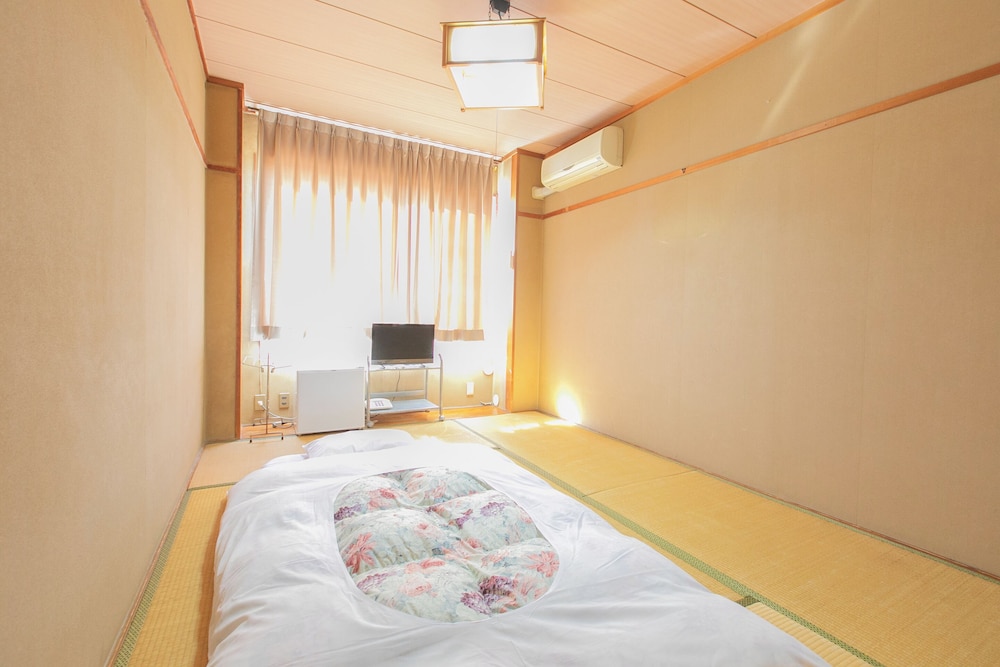 Japanese-Style Room for Two, Shared bathroom, Non-Smoking - Photo 7