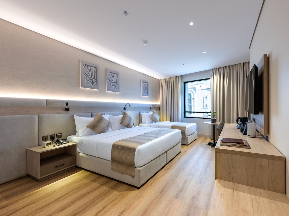 Deluxe Room, Multiple Beds, Mobility Accessible photo 1