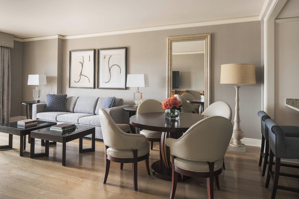 Executive Suite, 1 Bedroom, Balcony - Photo 4