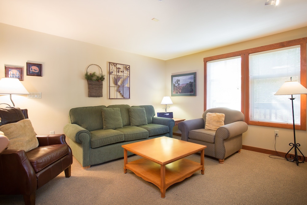 Condo, 2 Bedrooms photo 1