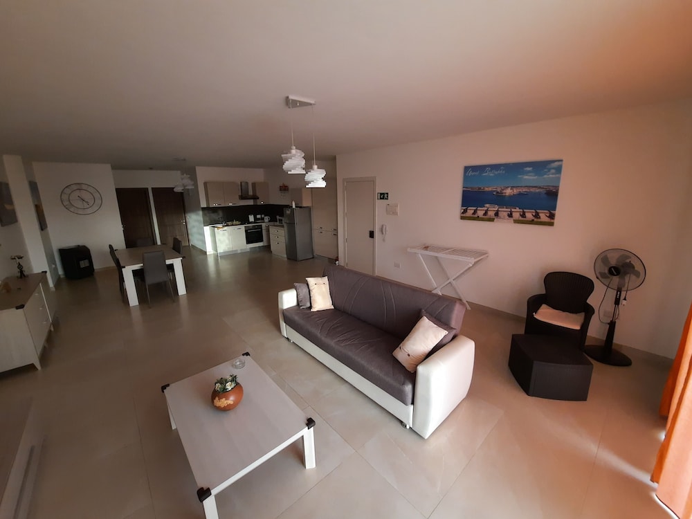 Apartment, 2 Bedrooms, Balcony, City View photo 2