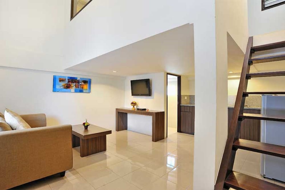 Suite - Photo 3
