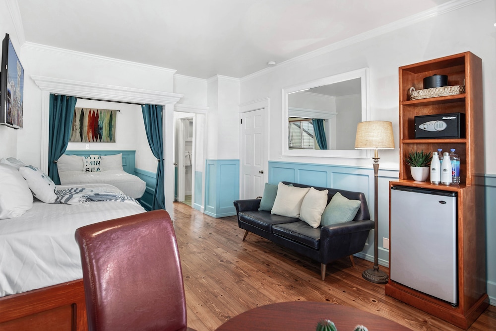 Family Suite, Multiple Beds, Non Smoking photo 2
