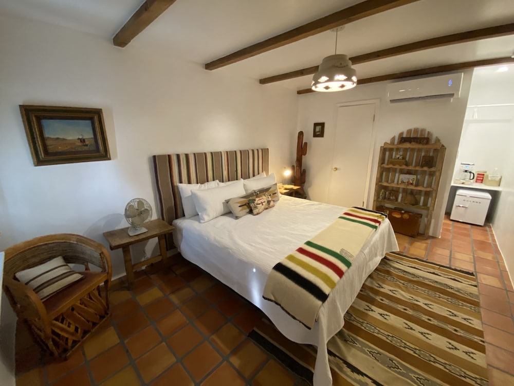 Traditional Room, 1 King Bed photo 1