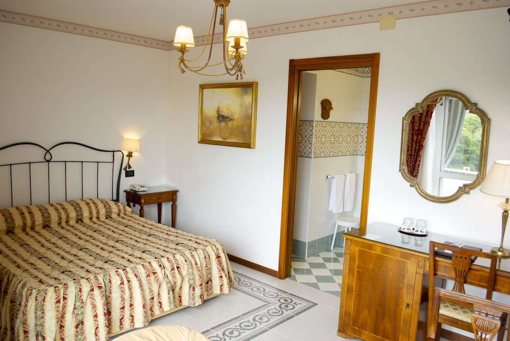 Suite, Sea Facing (East Side)