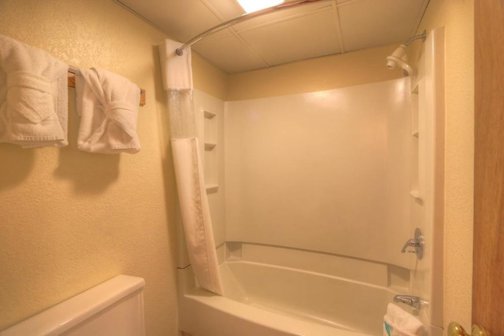 Suite, Multiple Beds, Non Smoking - Photo 3