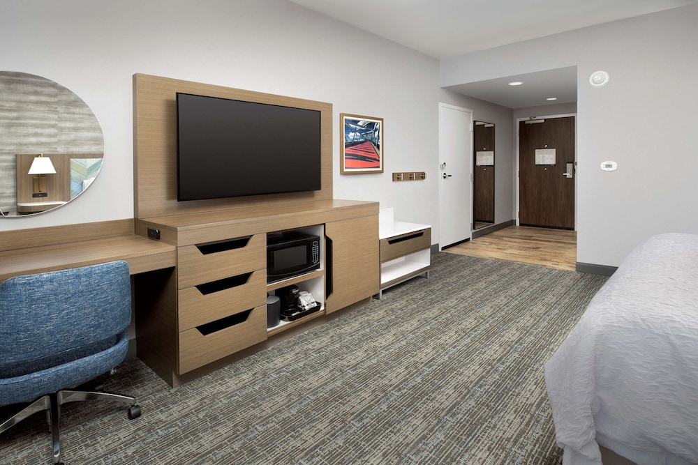 Room, 1 King Bed, Accessible (Mobility, Roll-In Shower) - Photo 2