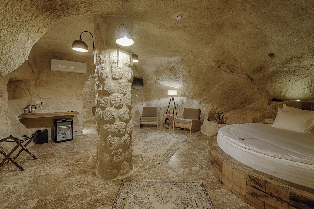 Honeymoon Room photo 2